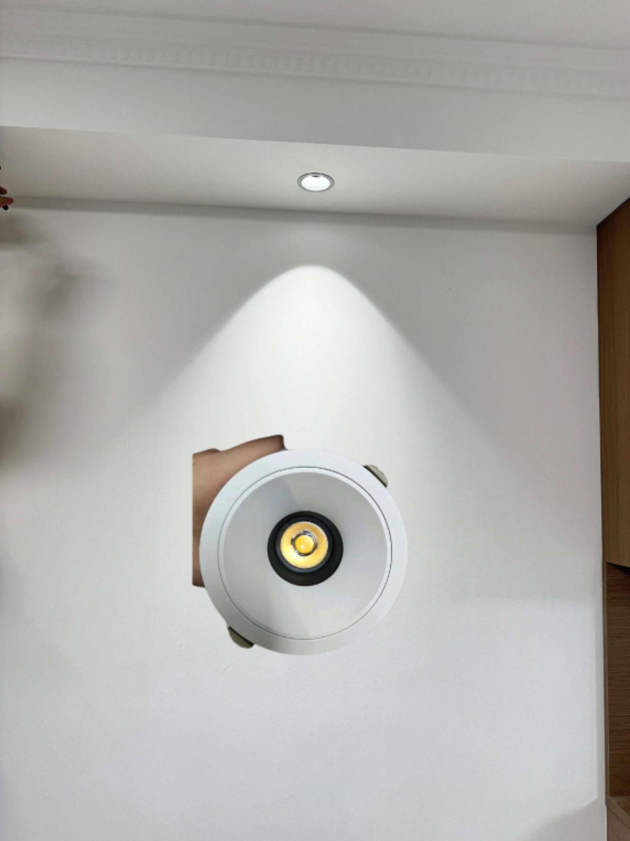 老家自建房装修，客厅四周吊顶用哪种筒灯好！下面这两种筒灯是你，你会选择哪个！电路