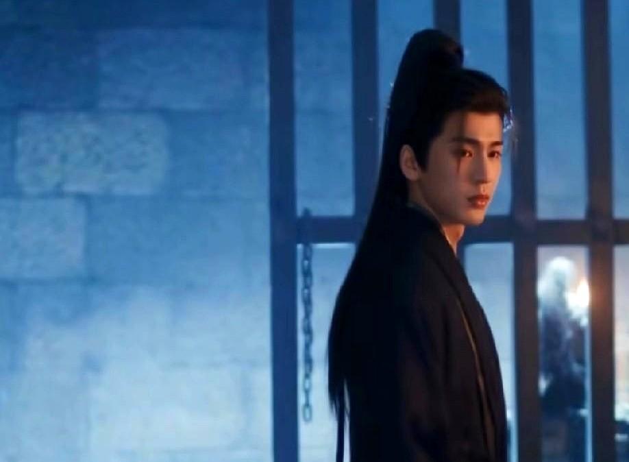 他不是在养一个仇人，是在铸一把刀。《逐玉》这部剧，看得人太憋屈了！大反派魏严