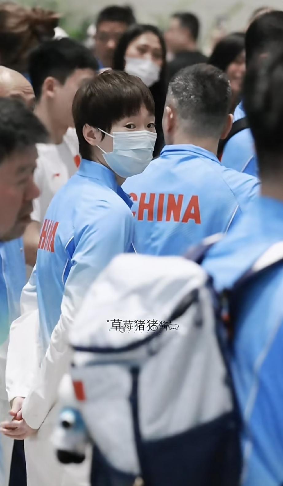 王曼昱今日出发日本名古屋开启自己职业生涯第三次亚运之旅。与国乒团队一起到达首都