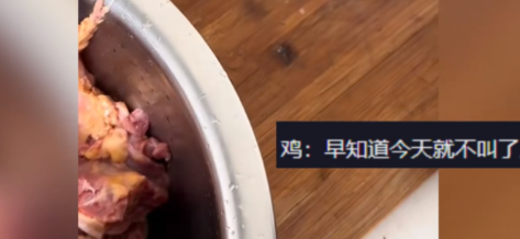 “笑不活了！”8月6日，河北北戴河，一位客人到酒店里住宿，谁知大早上5点多却被附