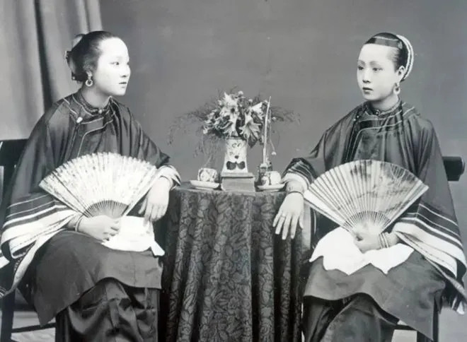 1905年，31岁的吴佩孚奉母命回家，与李家大户女圆房。新婚夜，吴佩孚掀开盖头，