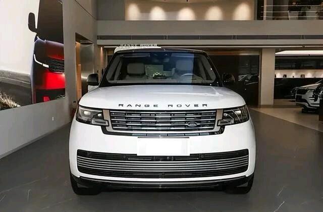 百万SUV天花板再进化！2026款路虎揽胜上市，141.2万起，后排直接拉满在百