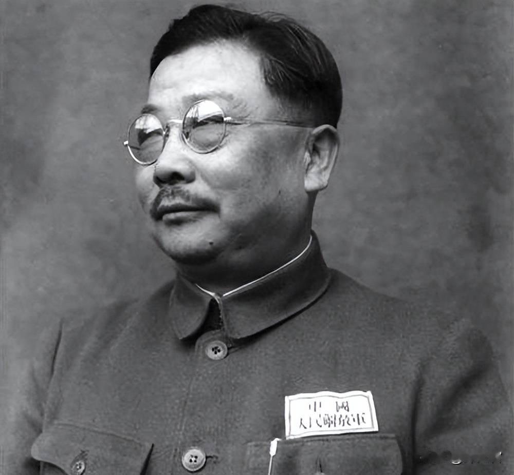 1950年，粟裕正在汇报工作，门突然被撞开。李克农冲进来，声音发颤：“粟裕同志