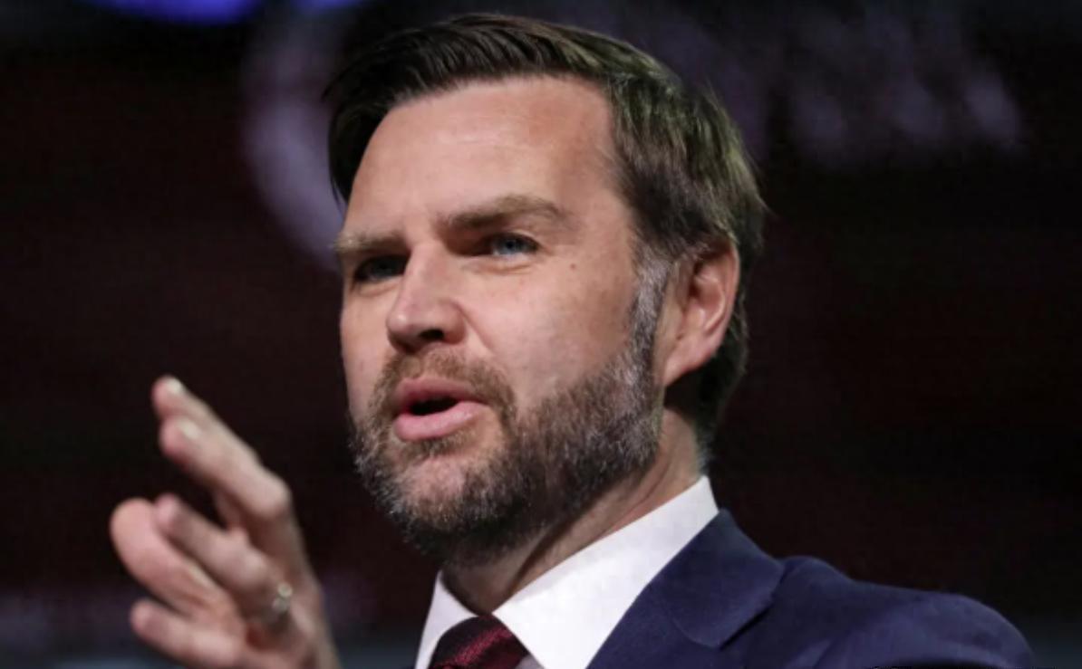 特朗普直接开炮攻击教皇，万斯紧跟其后当众“教训”圣座，结果台下有人扯着嗓子吼了一