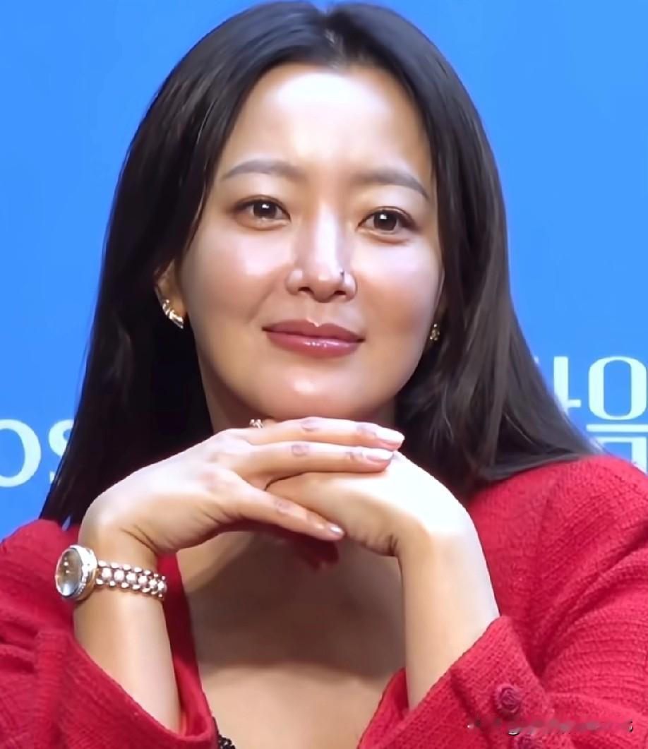 金喜善鼻子上那颗痣是这几年突然长出来的！但美人终究是美人，这点小点缀反倒成了