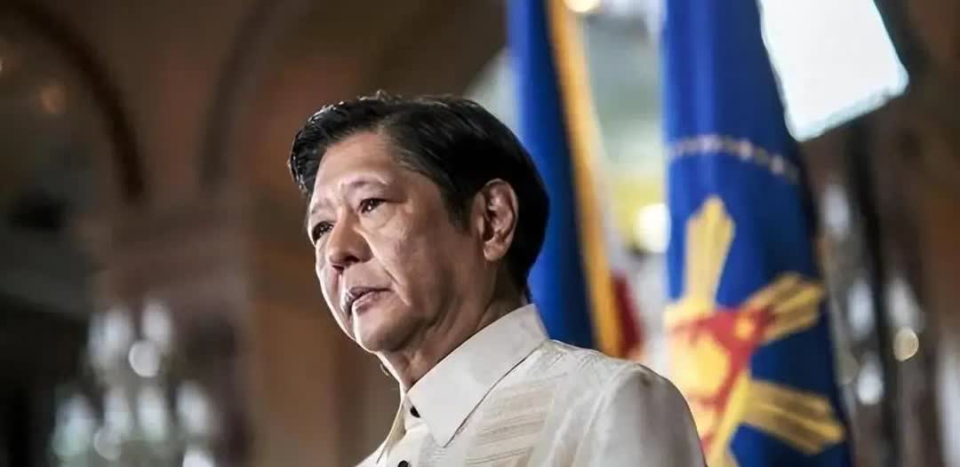 对菲律宾出手了！针对菲律宾方面要求我们承认所谓的南海仲裁结果，我们直接指出，所谓
