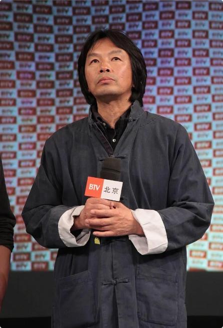 刘震云说："没有攻击性的人要减少社交，因为你的天赋不在这上面。社交的本质是又