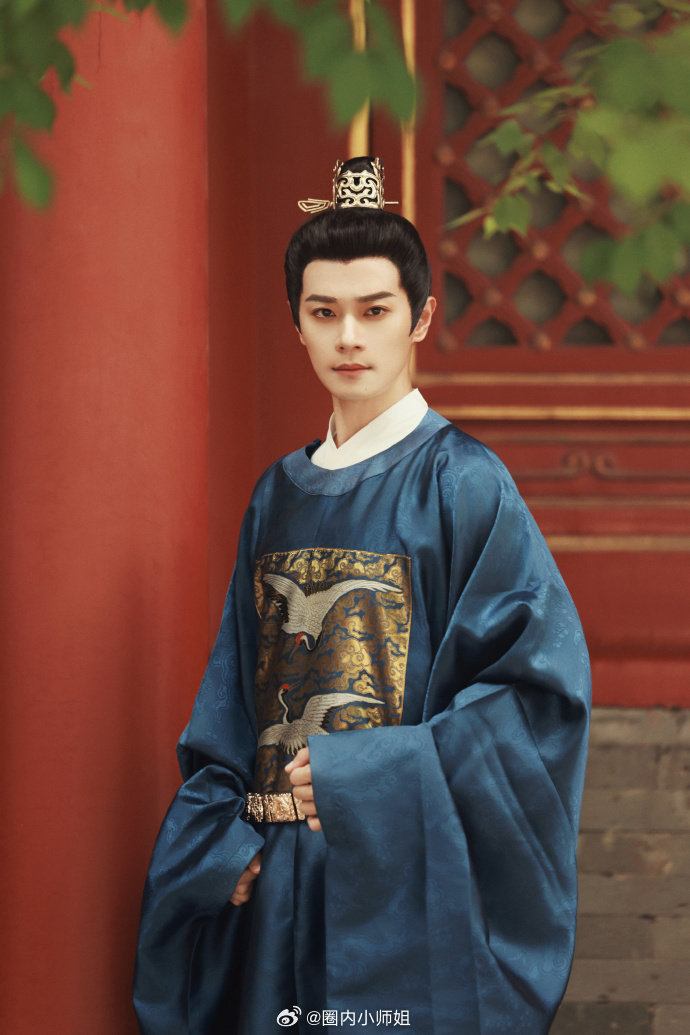 今天曹骏晒古装明制汉服公子皮肤，骏哥穿这一身明制汉服造型超级帅！超正气🤩被惊