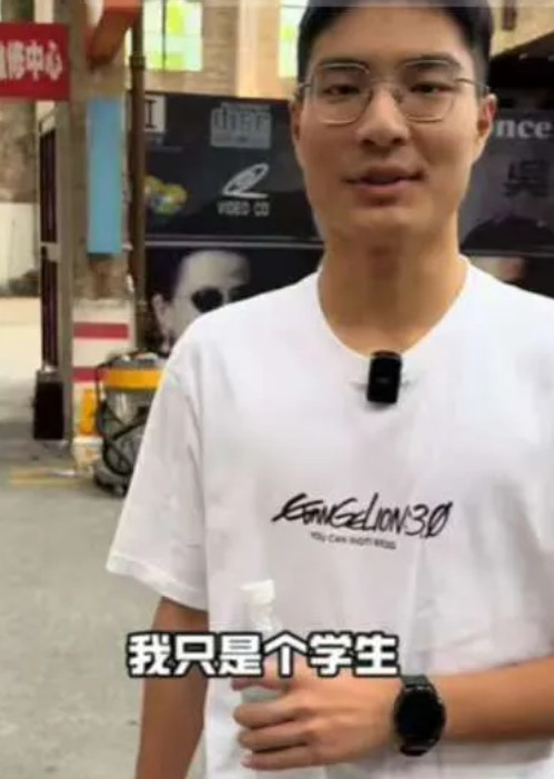 “泪目了！”四川成都，一男生高考考了679分，舅舅要送给他一辆豪车，不料，男生不