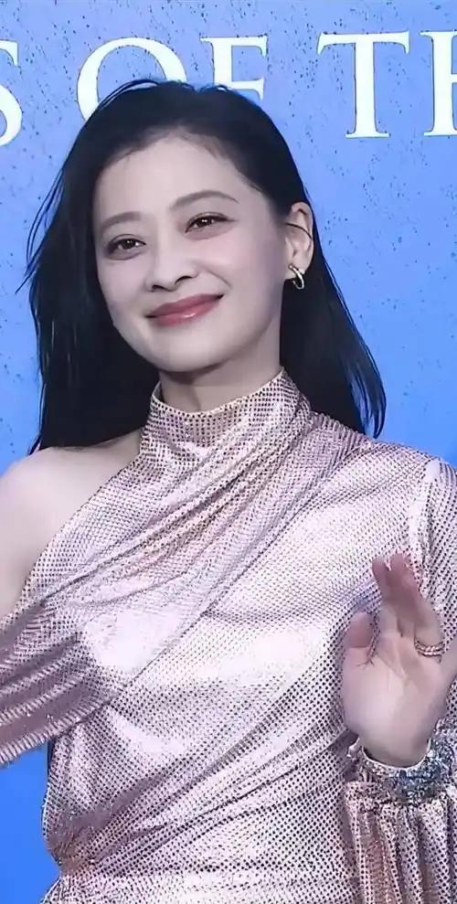演员梅婷说：“我在家里从来没有做过家务，我洗一个碗，他也跟我说，你不要洗，放在那
