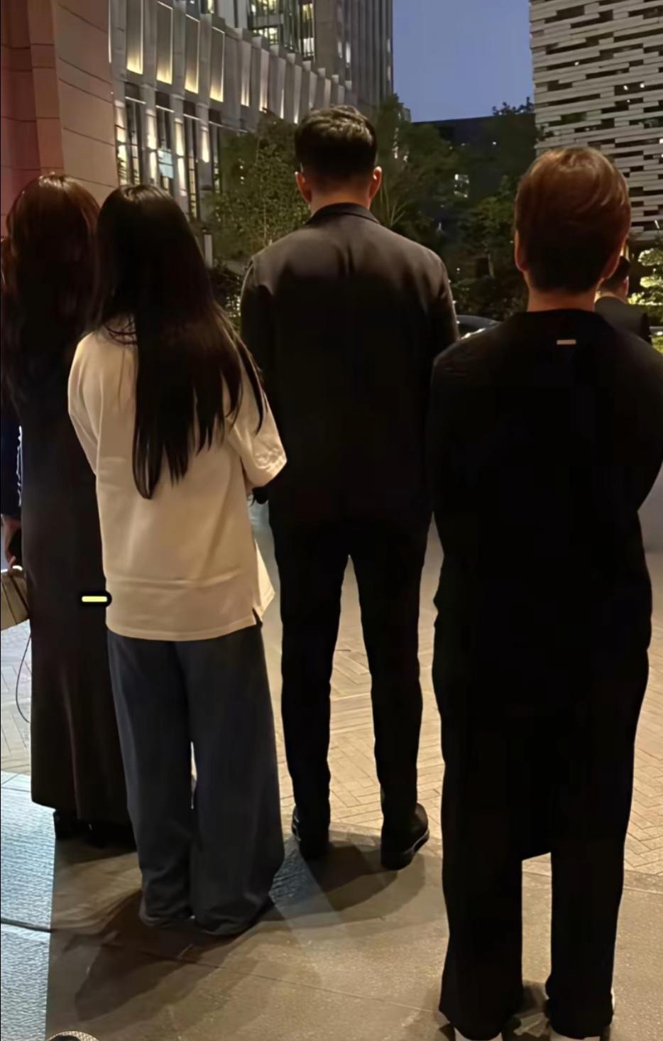 马筱梅的妈妈始终不放心自己的女儿，毕竟马筱梅已经进入孕晚期马上要生产了，还要陪着