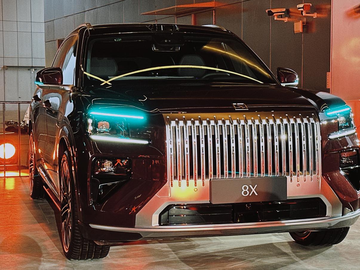 极氪8X曜影版发布，全球首款三电机兆瓦电驱混动SUV，综合功率1030kW（超1