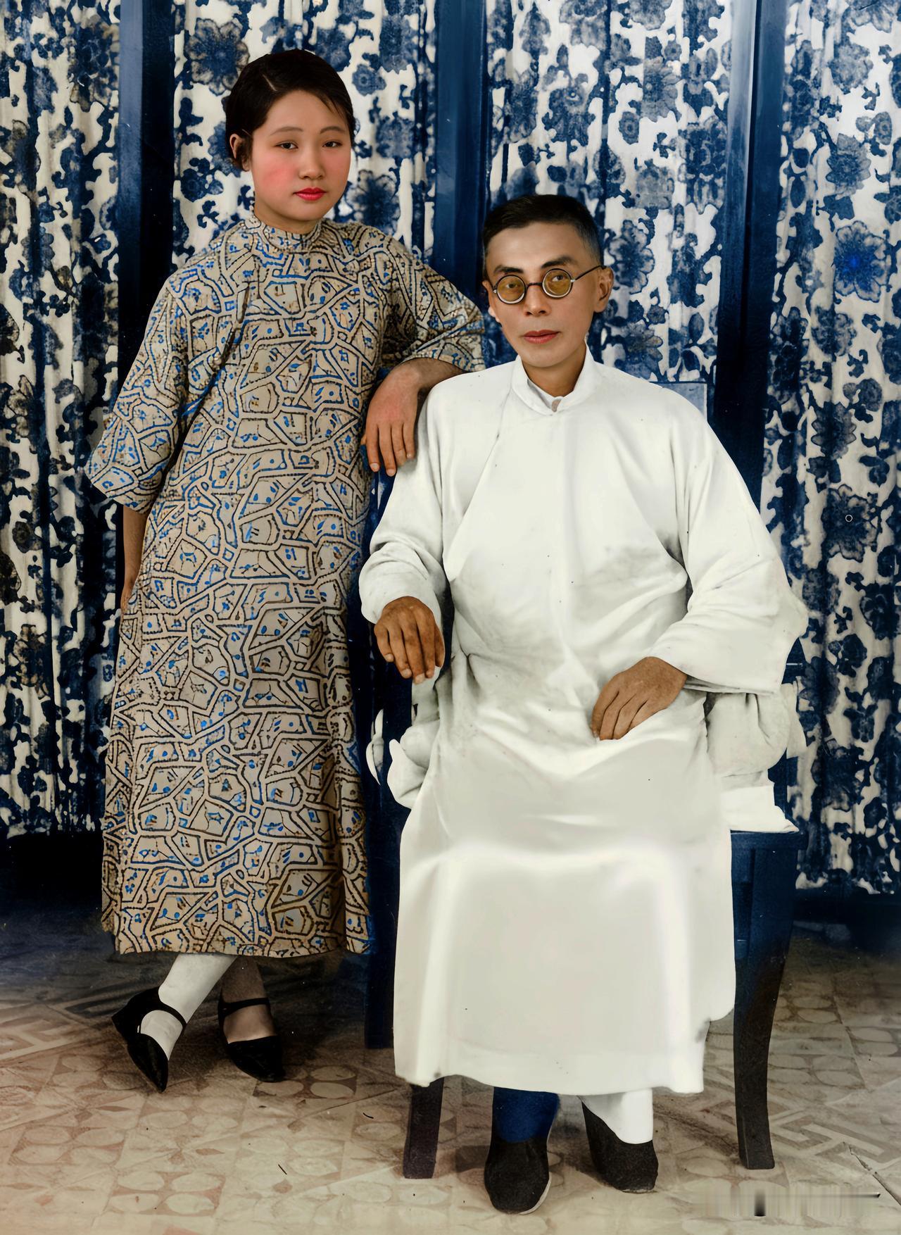 这是1926年国民党元老张静江与他的续弦夫人朱逸民在广州留下的一张老照片，大家都