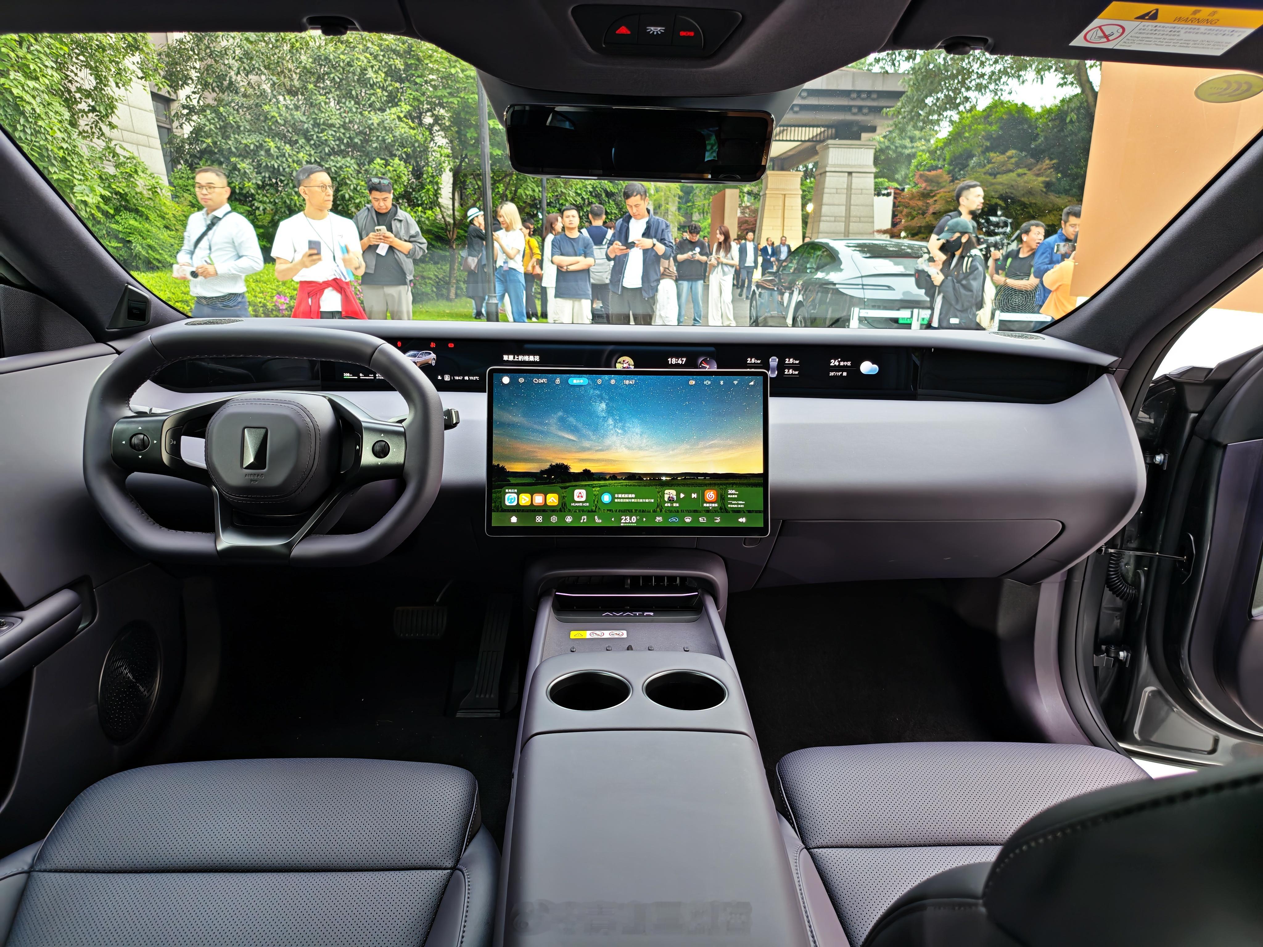 虽然距离我心目中的完美旅行车姿态还差一点但挡不住价格真的便宜，阿维塔06T预售才