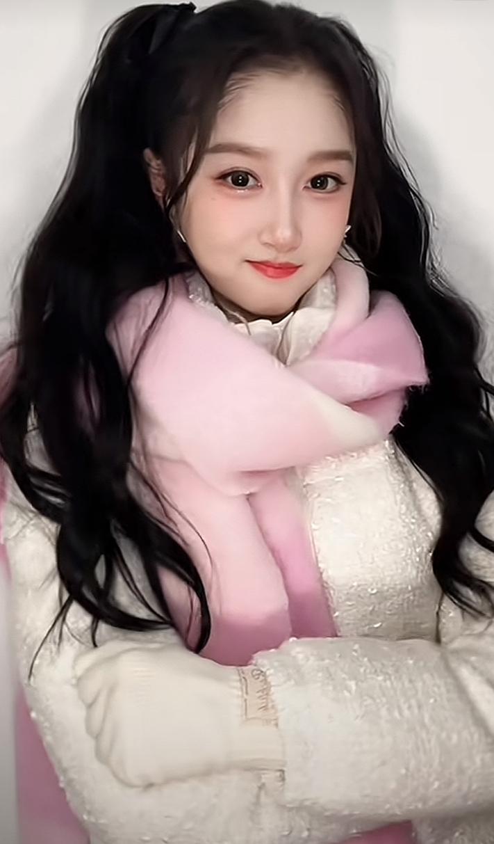 据说关晓彤又又又要上春晚了不算马年这次，她已经六次登上春晚舞台了看看同年龄段