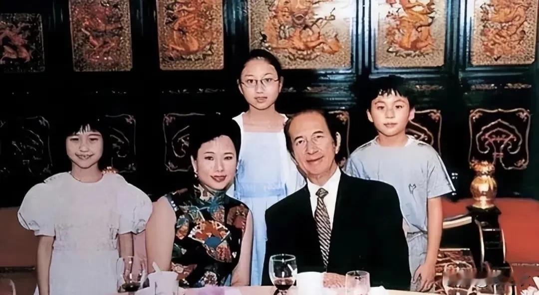 大陆部分富豪的私生活都很隐秘，大众更是无法得知，所以一旦爆出了新闻，网友们都觉得