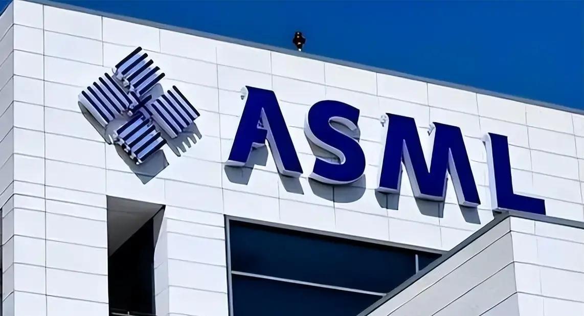荷兰再卡光刻机脖子，中国晶圆厂迎来最紧时刻！根据荷兰政府在海牙正式发布的出口管