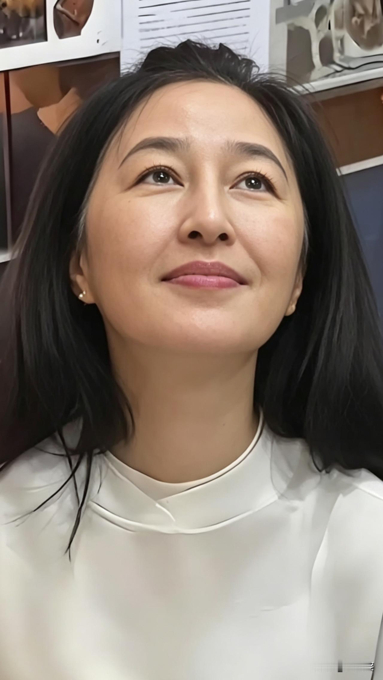  一晃都62岁了，关咏荷身上那种温婉好看的气质一点没变。1