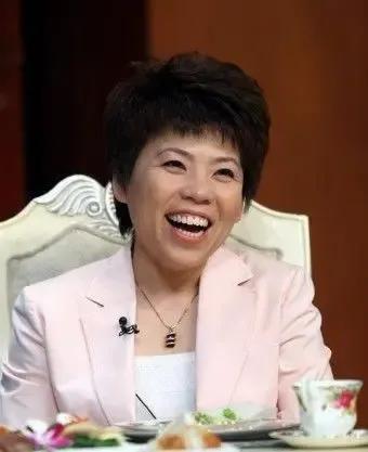 国乒10佳女运动员！邓亚萍第一，三人并列第二，孙颖莎入围，没有王曼昱1，邱肿