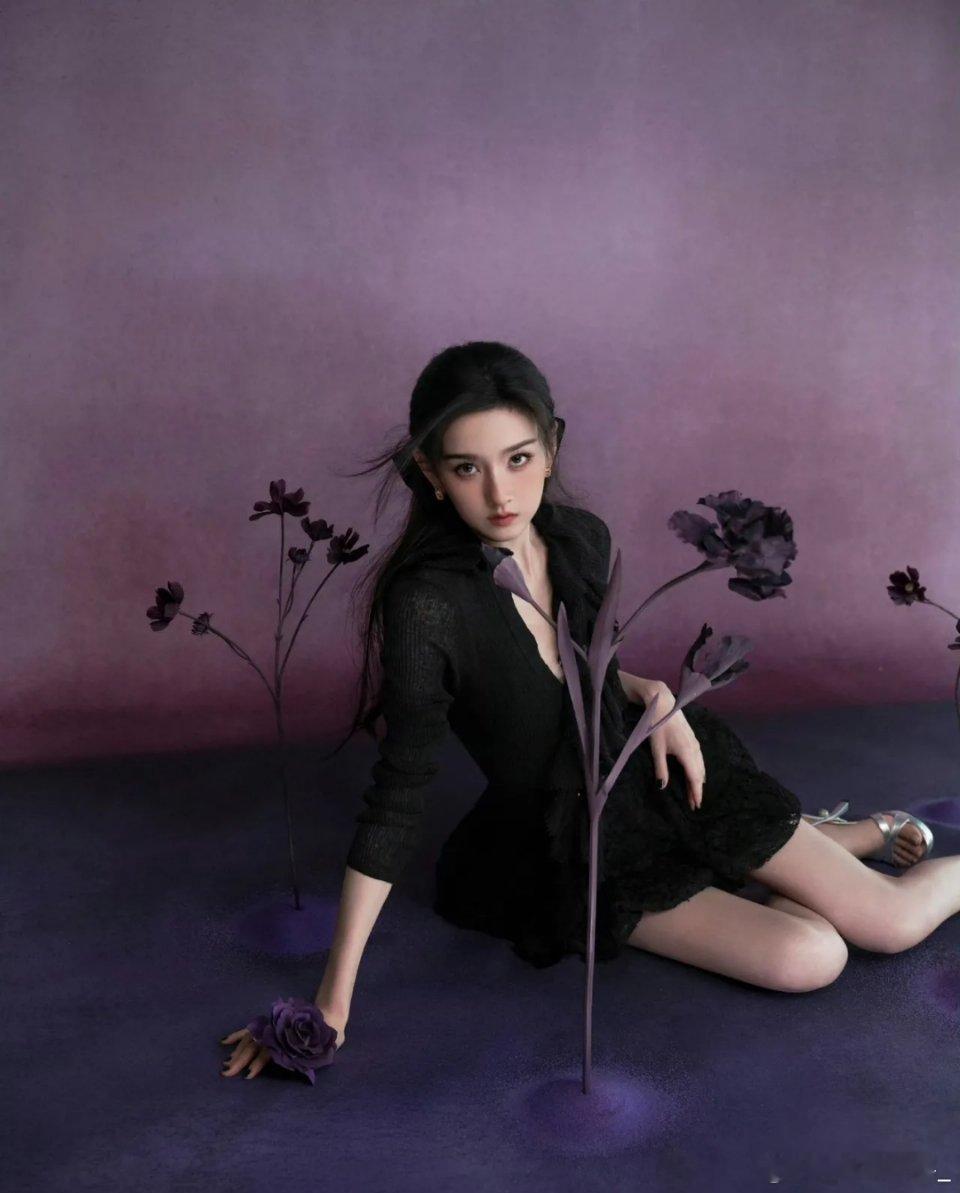 宋祖儿这腿细得简直离谱！最近她新剧路透照曝光，一双筷子腿太吸睛，网友都称她是“行