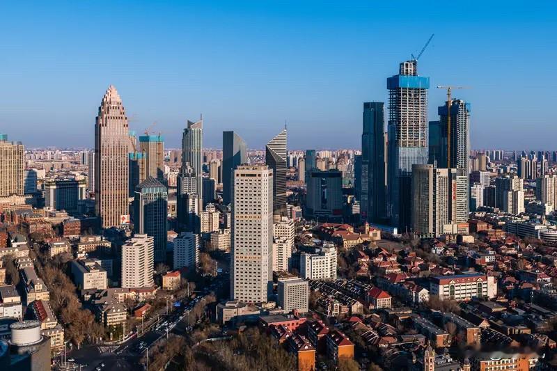 天津楼市：早些年天津整体楼市走弱，但和平区凭借顶尖学区红利，硬生生扛到202