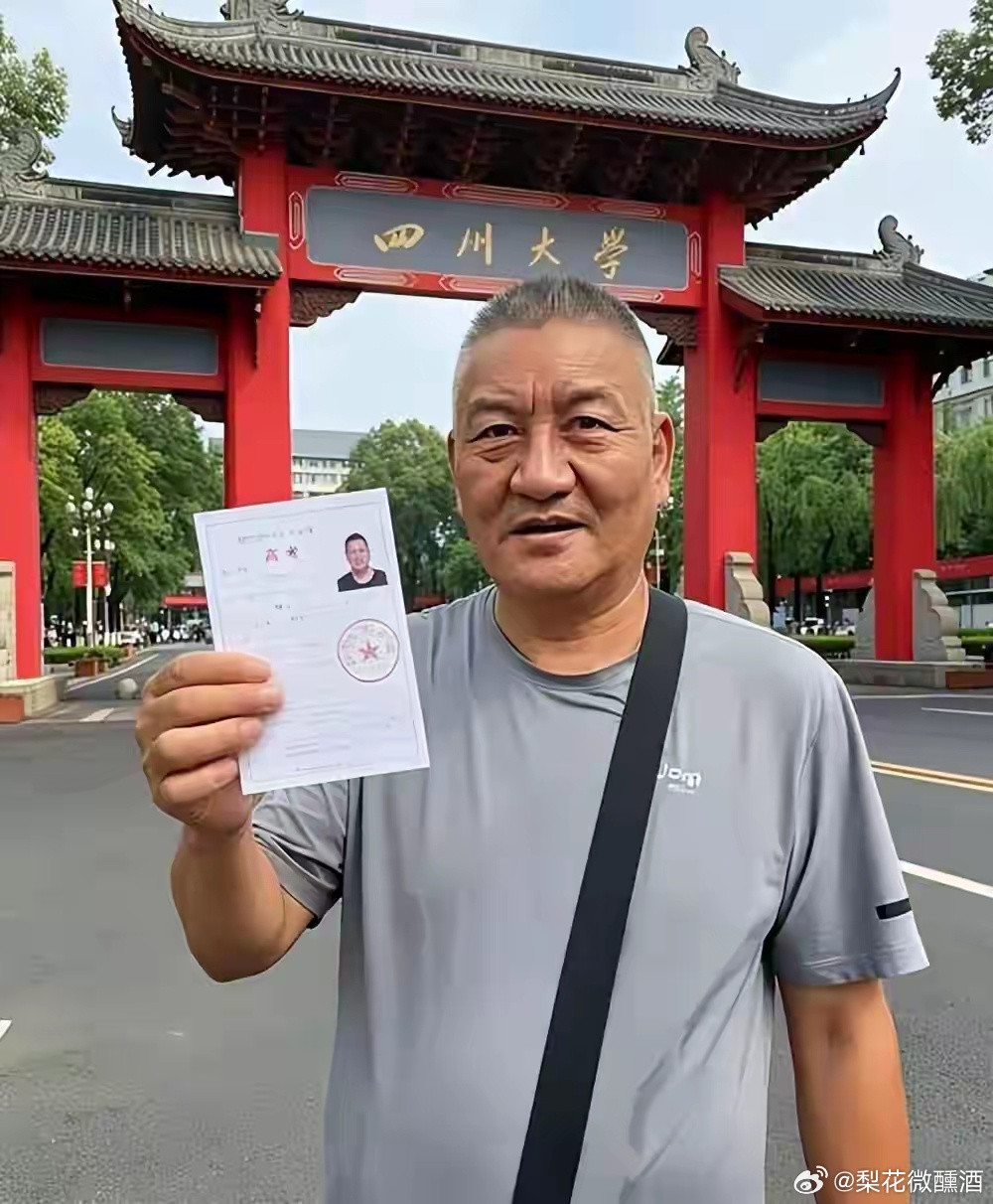 原来她是梁实妻子，丈夫沉迷高考她打理生意，儿子在美国读研究生