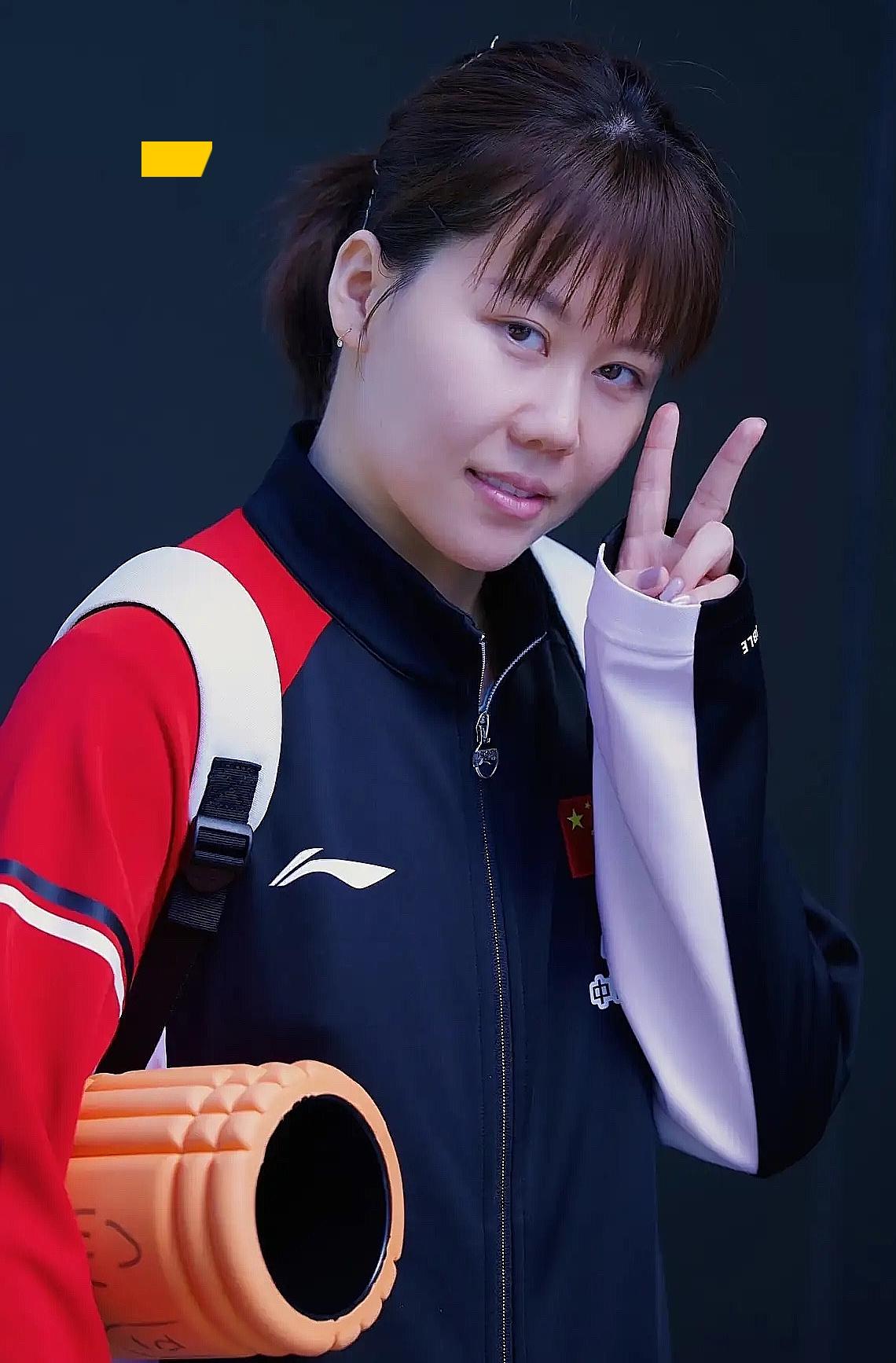 你敢信吗？松岛辉空这小子居然3-2啃下了梁靖崑，赢了还激动地翻滚捶地，再加