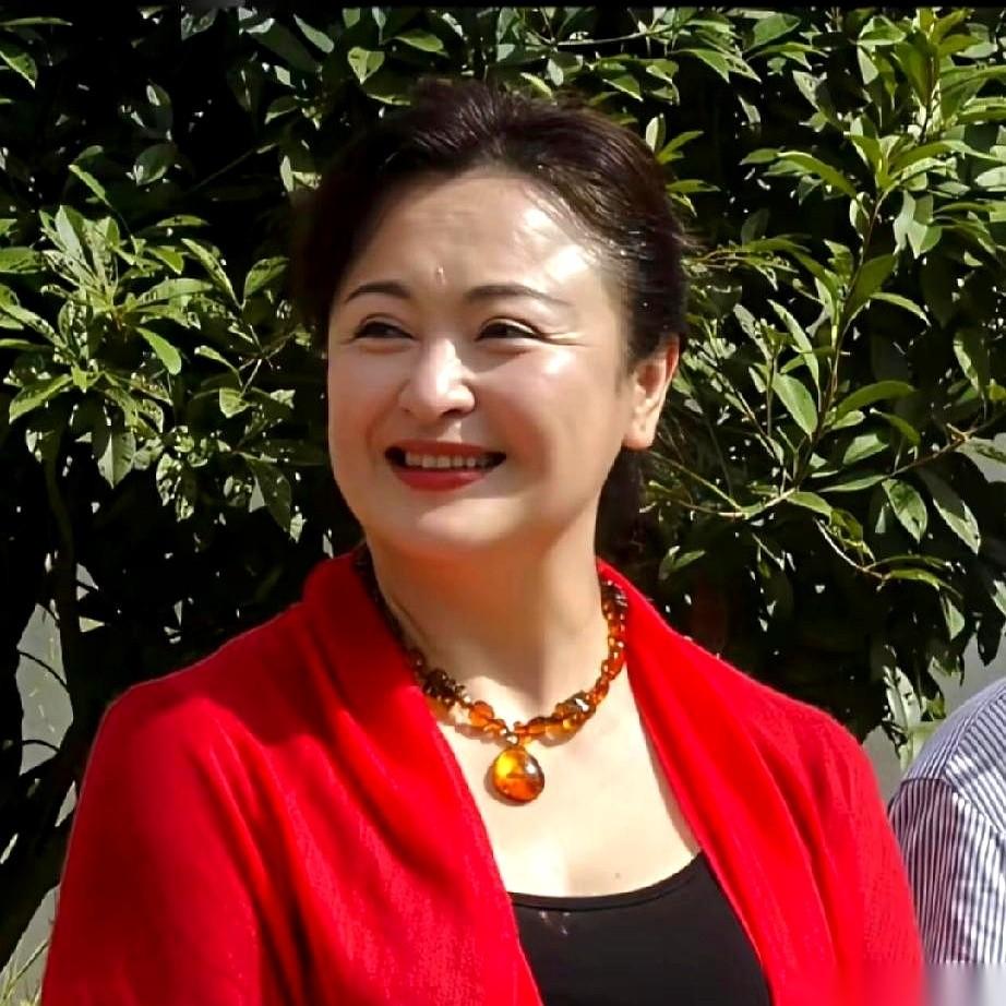 聊王璐瑶，绕不开那部《雪山飞狐》。当年，她演的苗若兰一出场，金庸书里那个“容貌