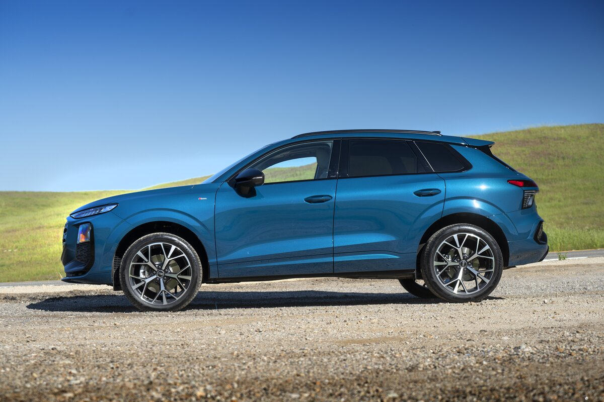 奥迪Q3换代来袭！作为品牌最畅销车型，2026款全面升级，海外首试后直接定论：它