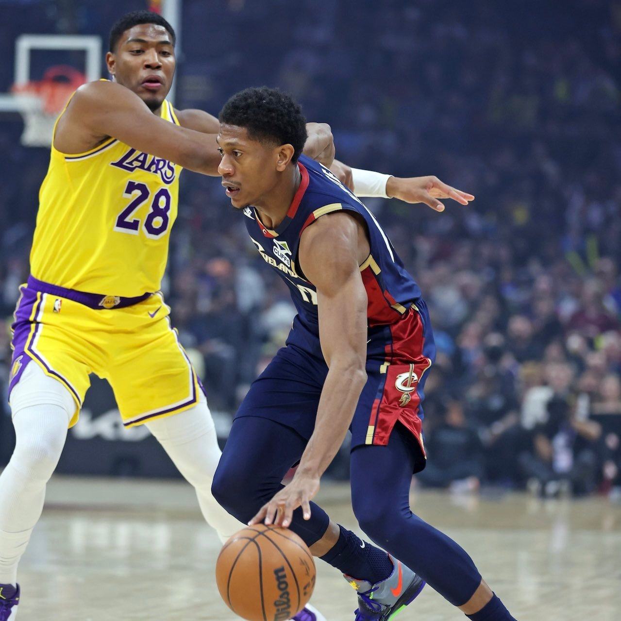 散了睡觉吧💤MarcStein：联盟消息源透露，本周关于湖人对亨特的兴