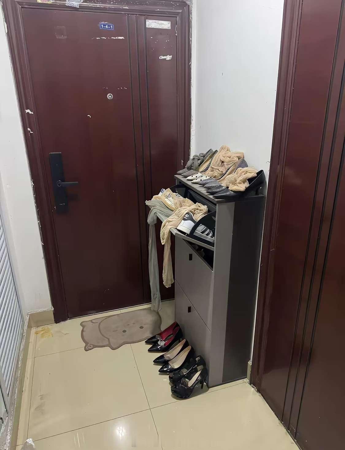 虽然是公摊面积但是怎么让邻居别这样放东西