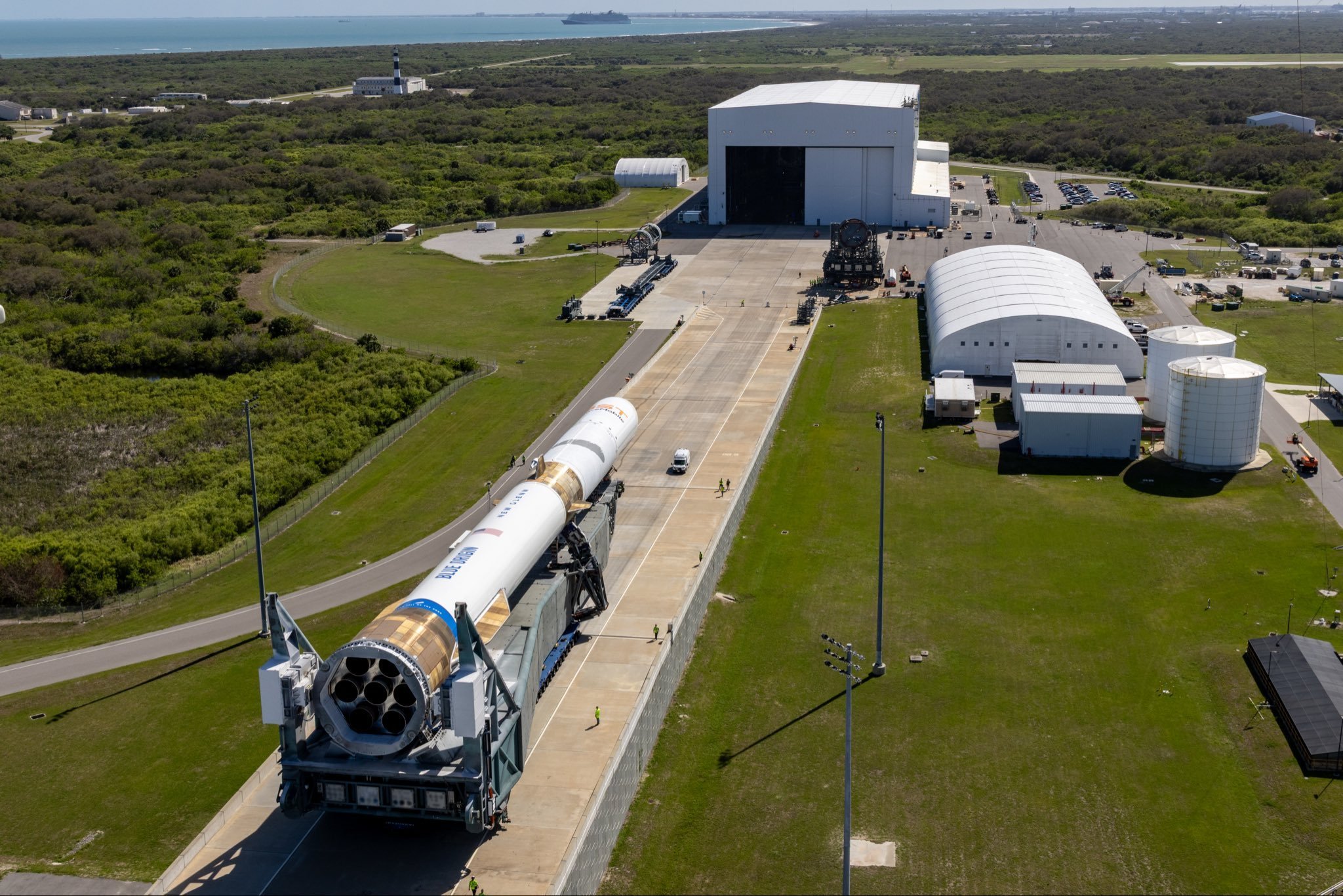 蓝色起源2手新格伦可重复使用火箭已运抵卡角太空军基地LC-36发射工位，准备把A