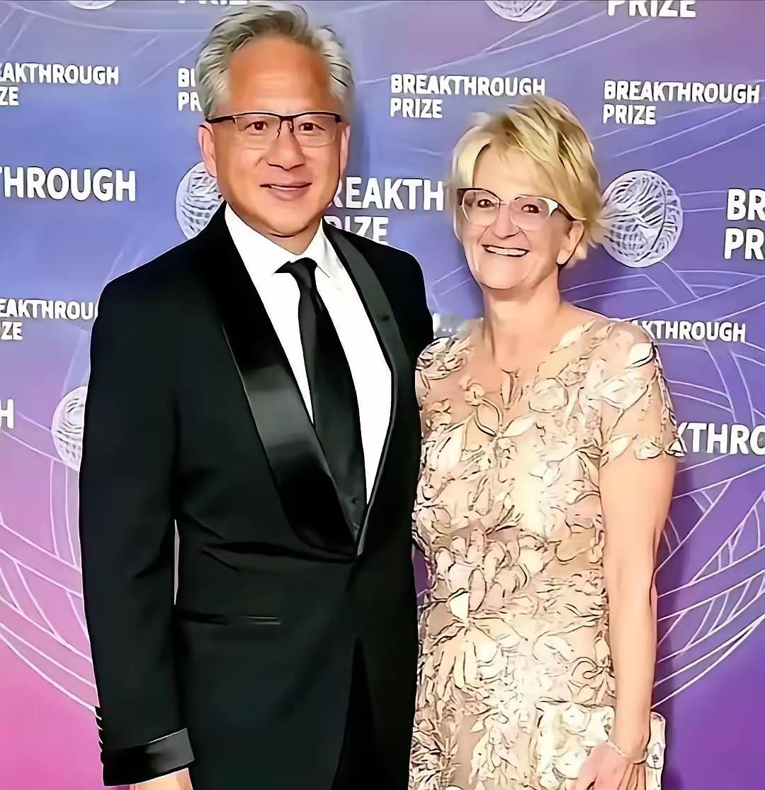 黄仁勋和夫人的故事，真的比很多偶像剧都戳人。早些年英伟达还在车库里挤着做显卡，