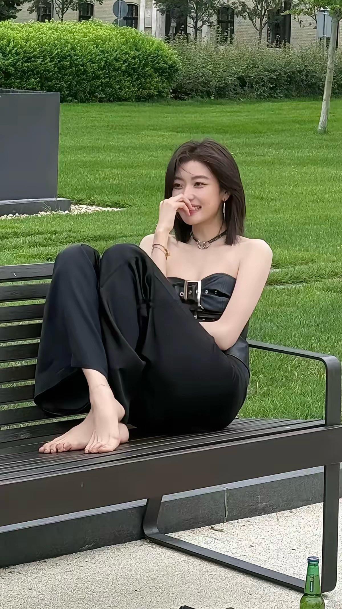如果脚不好看，那不是真正的美。这才是真正的的美女。