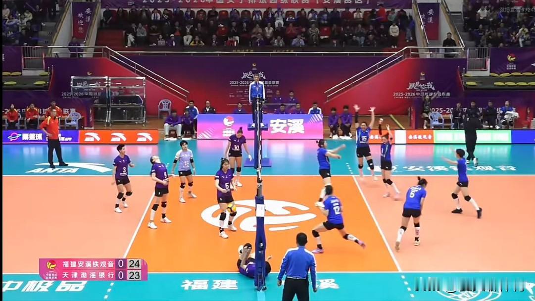 天津女排跟福建女排这场闹剧终于结束了，5局鏖战天津女排险胜福建女排，天津笑到了最