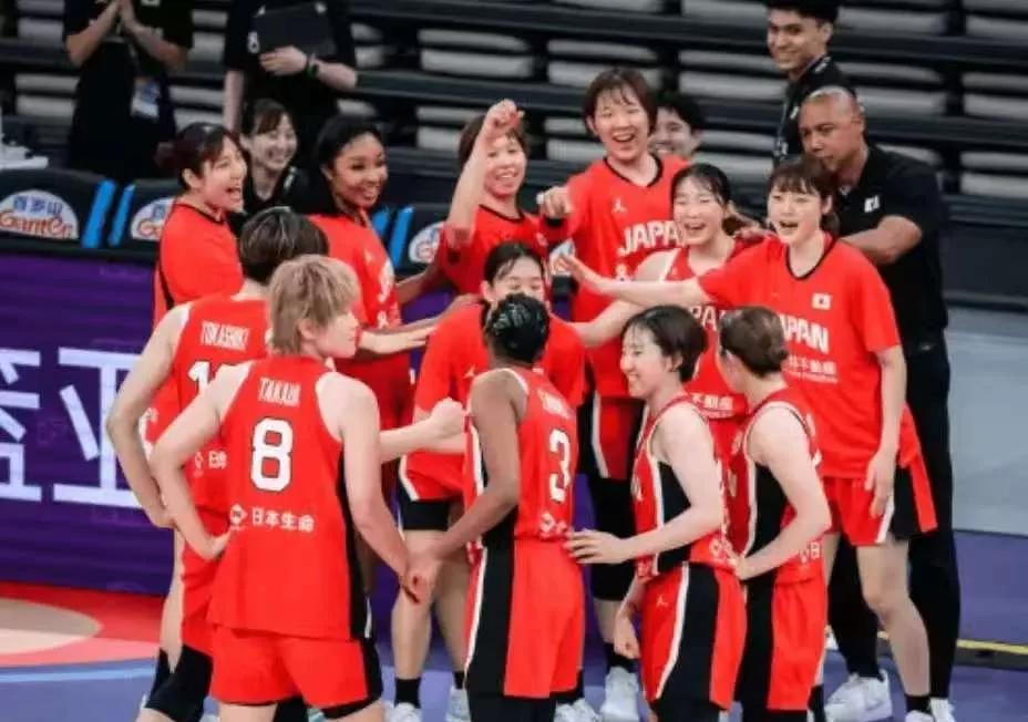 日本女篮领先半场平局三节，最终还是输给了澳大利亚女篮，让我们看明白了四个不争的事