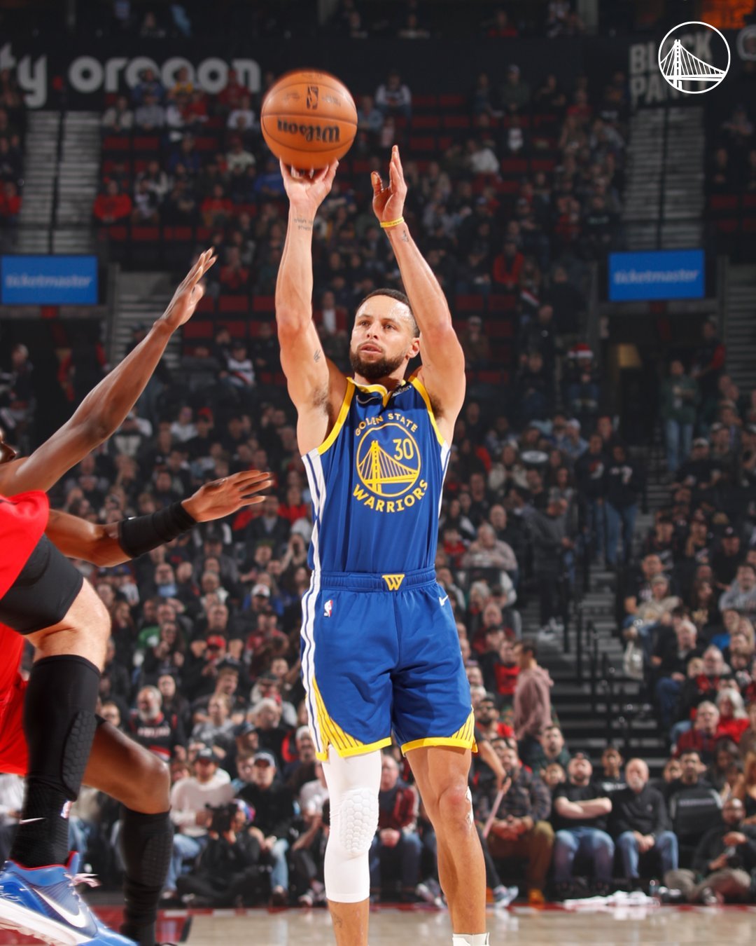 三分的神！库里三分纪录断档领先！——历史单场10记三分次数，库里28次断层第一，