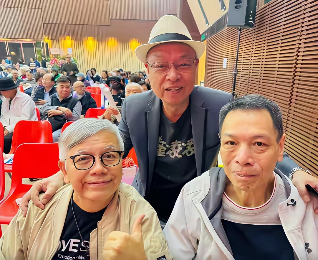 其实没有什么闹翻不闹翻的，周星驰的老班底不合作了，换个角度看其实就是他们被时代淘汰了。田启文跟周星驰
