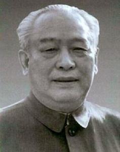 1936年，余秋里用左臂“换回”的团长成钧，后来取得多大成就？那是1936年的