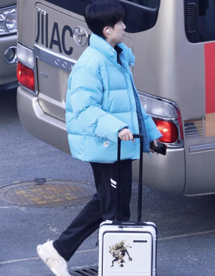 真的是笑不活了王楚钦：1比3落后都想拎包回去了网友：你回不去的，你没有包