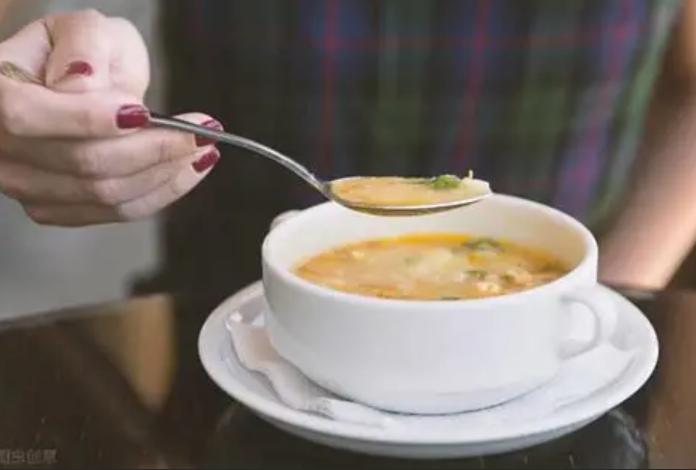 “老公提前做好30天饭菜冻冰箱，是真爱还是食品安全隐患？”今天去闺蜜家串门，一