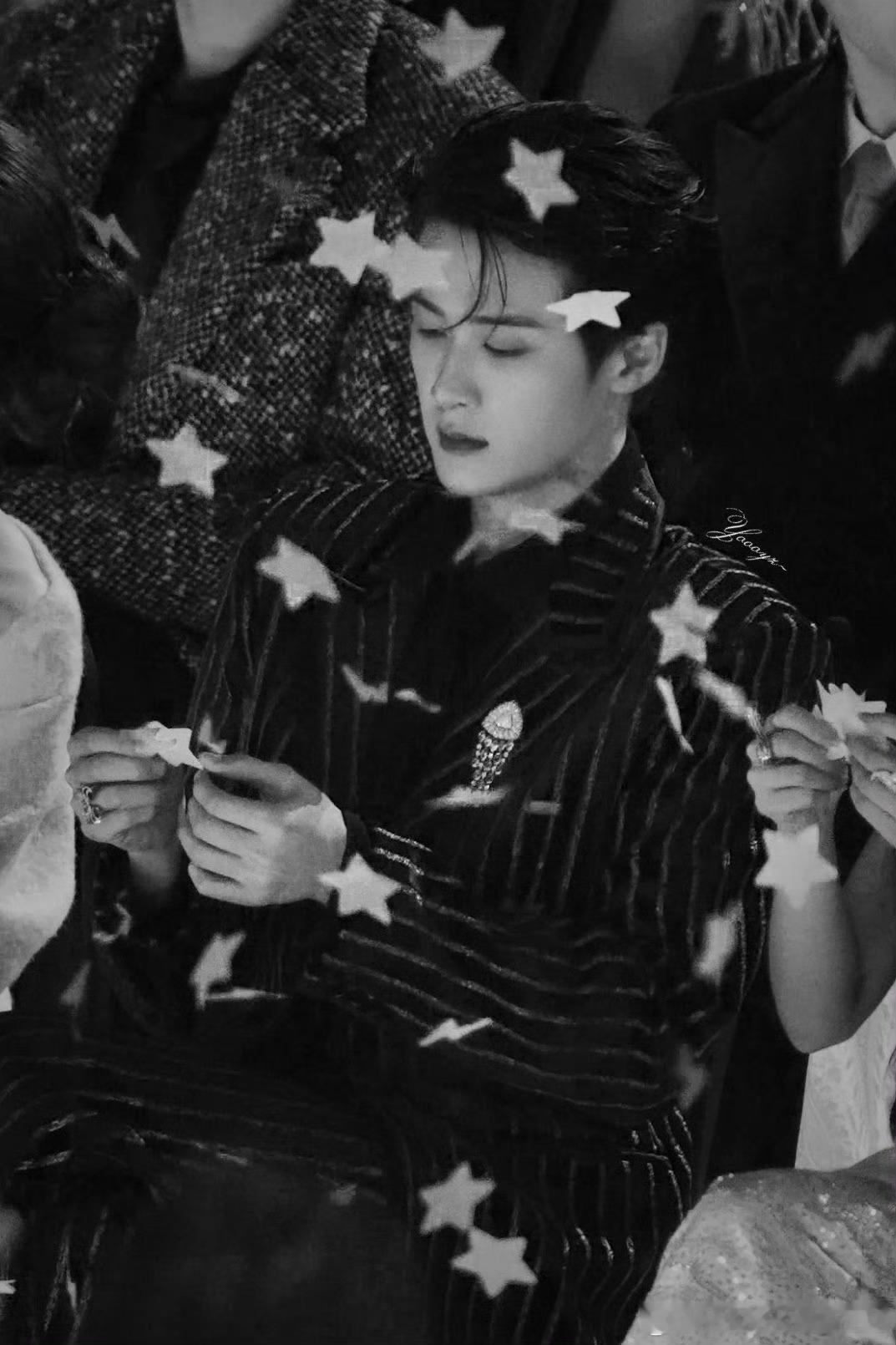 檀健次节日快乐健次🎄希望你永远平安幸福我们跨年见