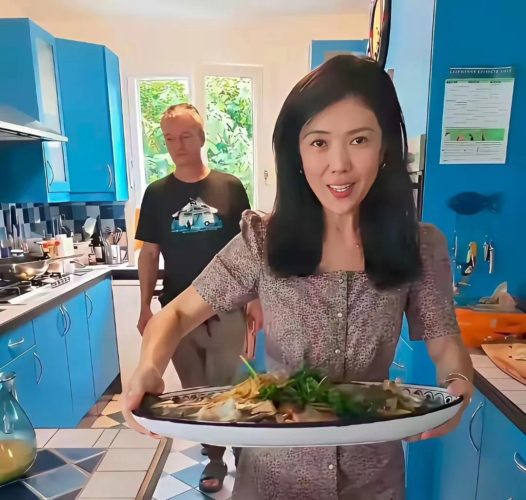 中国的时尚女王苏芒，给每天给法国人做饭！嫁到法国的苏芒，每天过得忙碌而充实。因