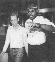 原来美国有枪也没多大用处！有博主吐槽说，在美国虽然买了不少枪，但带枪其实没什么实