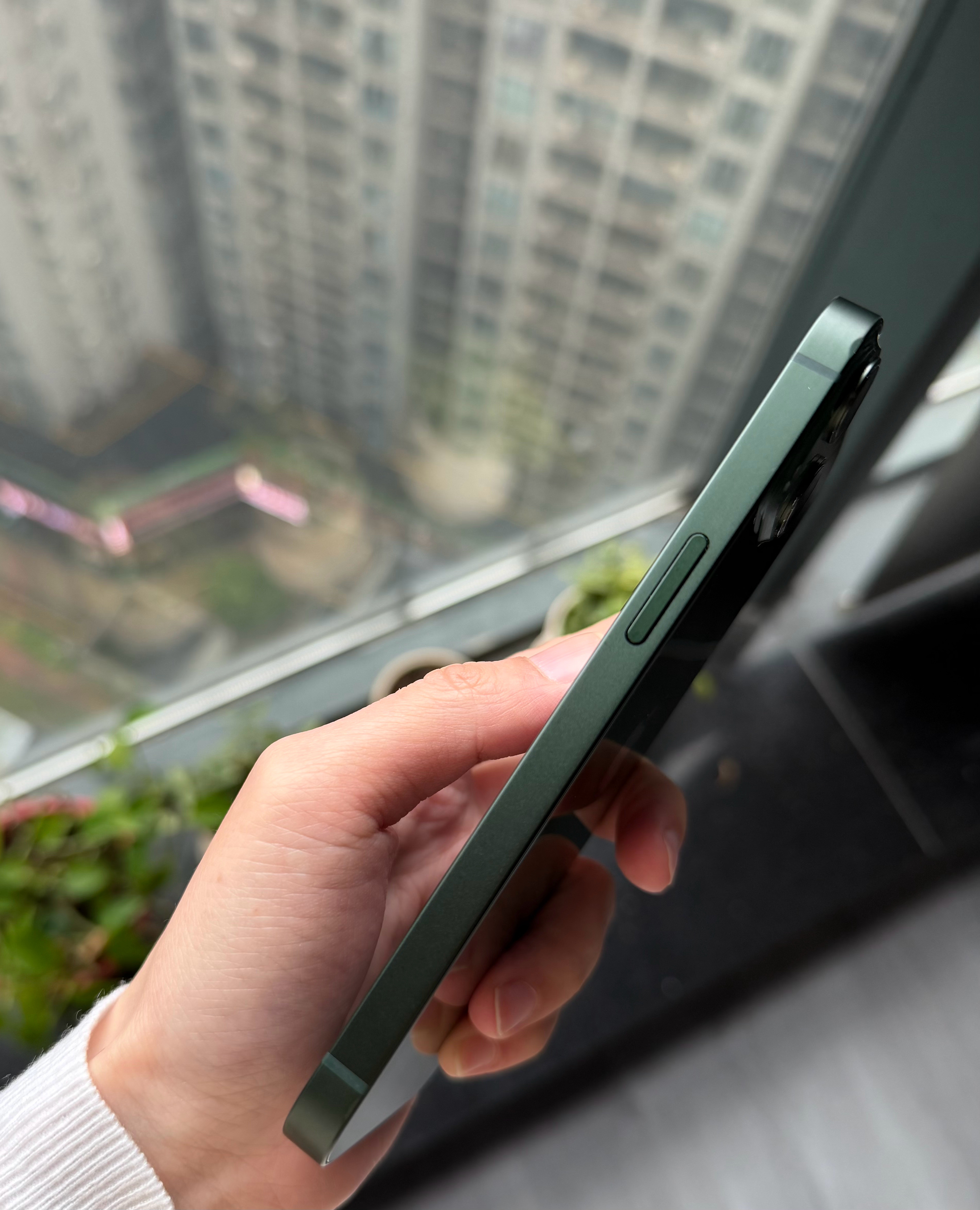 国行iPhone13128G绿色，屏幕完美，外壳小磕碰掉漆，电池效率85，单