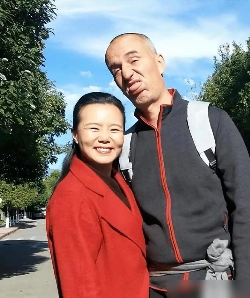 近日，龚琳娜接受李静采访时被问，“你为什么非要办一个离婚Party呢。她后来