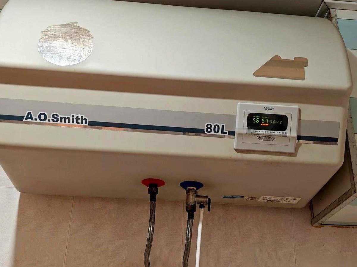 2004年，我花了小3000块钱，买了台热水器。在当年，这绝对是笔巨款。我妈看