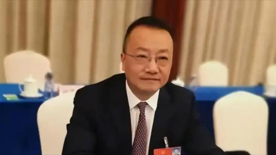 人大代表一席话问住养犬人：你的宠物狗，凭什么让他人付出代价？ 这句话出现在全