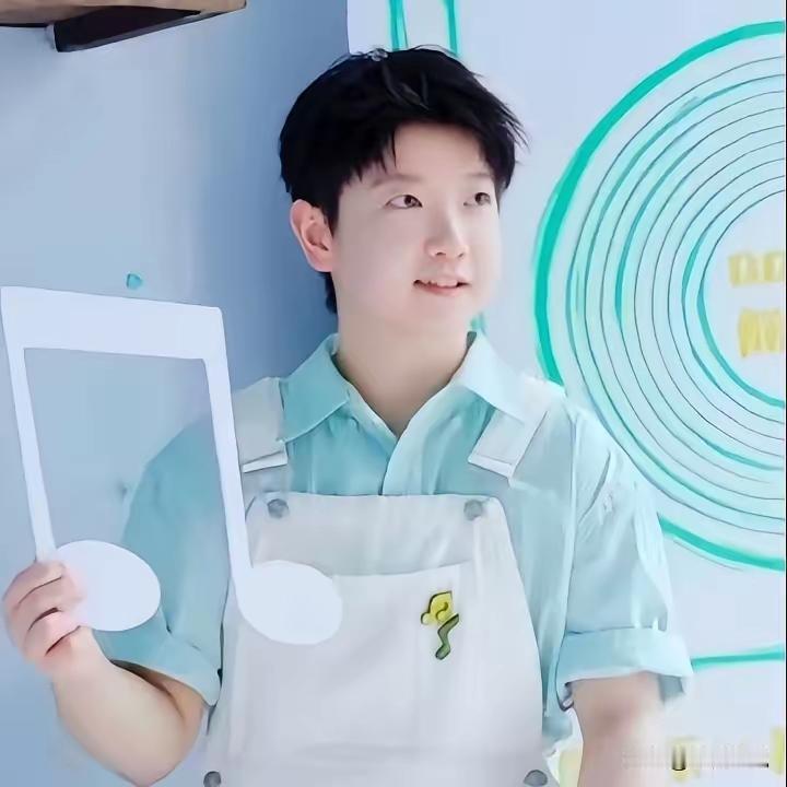 不难看出，莎莎又胖了，这是做了增肌，为了打混双的要求！莎莎十分敬业，小姑娘爱美