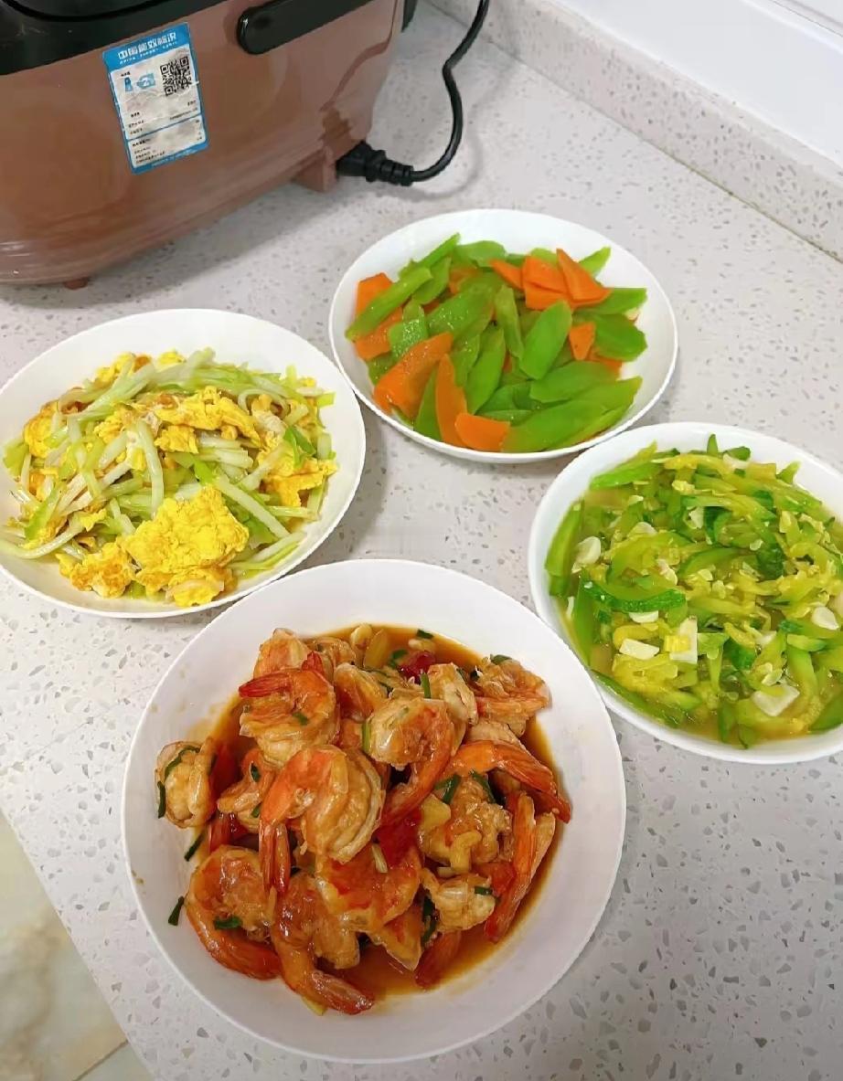 我必须承认，我和老公没什么本事。老公月工资7000，我3000，加起来刚好够10